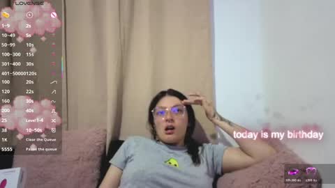 lessliee online show from May 19, 7:37 am