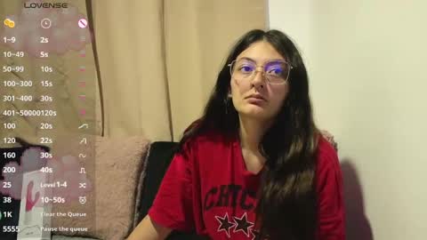 lessliee online show from May 8, 7:25 am