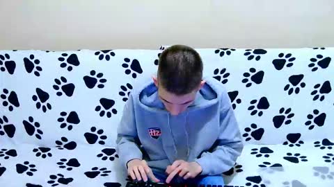 lester_broo online show from March 4, 5:37 am