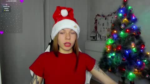 Snapshot of let_me_seee chatting on December 24, 4:00 am Fiona online show from December 24, 4:00 am