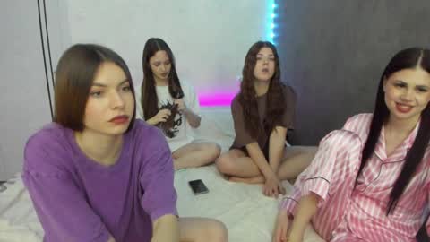 Snapshot of let_me_seee chatting on February 3, 5:24 pm Fiona online show from February 3, 5:24 pm