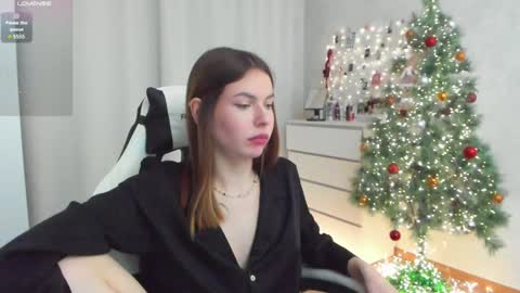 Snapshot of let_me_seee chatting on January 15, 5:26 pm Fiona online show from January 15, 5:26 pm