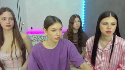 Snapshot of let_me_seee chatting on February 3, 8:35 pm Fiona online show from February 3, 8:35 pm