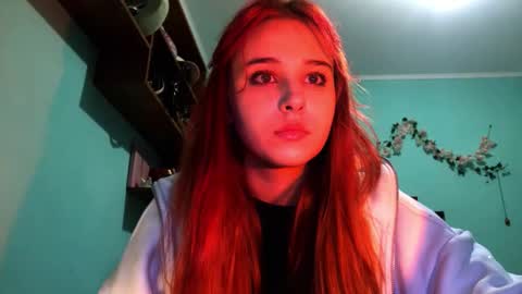 Lola online show from April 28, 8:02 pm