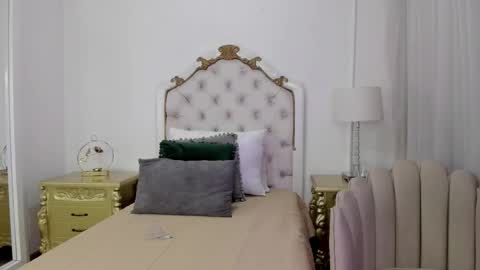    online show from October 25, 11:42 am