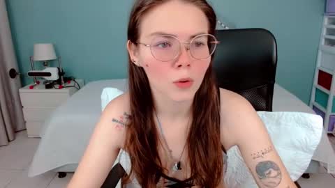 Snapshot of lexalove_doll chatting on October 13, 4:03 am Lexas Room online show from October 13, 4:03 am