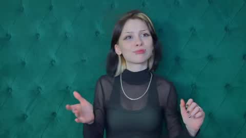 LexaWilds online show from April 29, 5:30 pm