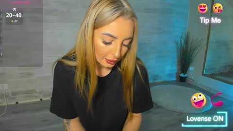 Snapshot of lexi_blazee chatting on September 23, 5:12 am Lexi online show from September 23, 5:12 am