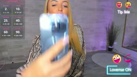 Snapshot of lexi_blazee chatting on September 27, 8:23 am Lexi online show from September 27, 8:23 am