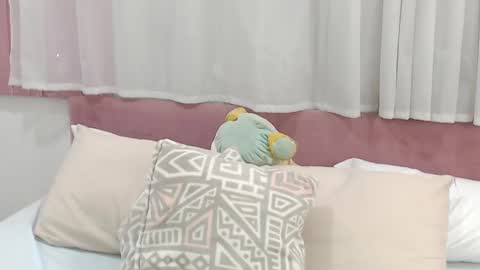Snapshot of lexi_bloom chatting on February 24, 4:58 pm Gabrielle online show from February 24, 4:58 pm