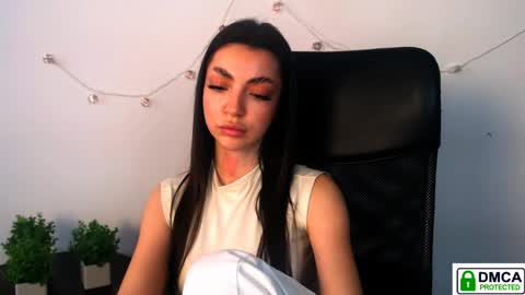Alexia online show from April 18, 1:02 pm