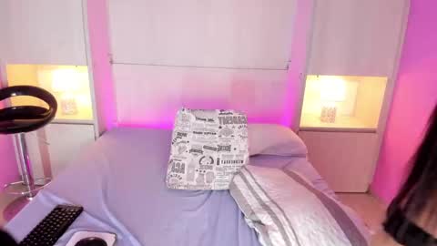 L I A  online show from March 4, 8:16 pm