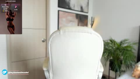 Snapshot of leyla_steel chatting on September 11, 6:31 pm INSTA leylasteel model online show from September 11, 6:31 pm