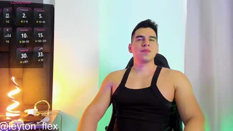 Snapshot of leyton_flexx chatting on September 21, 1:59 pm L E Y T O N online show from September 21, 1:59 pm