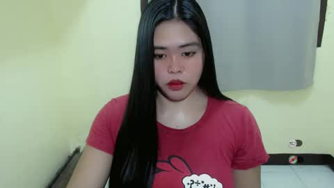 Snapshot of lhara_cumming chatting on February 24, 1:13 am LHARA online show from February 24, 1:13 am