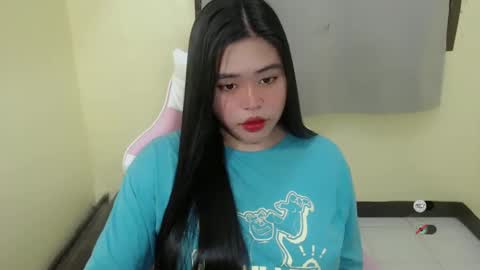Snapshot of lhara_cumming chatting on March 2, 1:37 am LHARA online show from March 2, 1:37 am