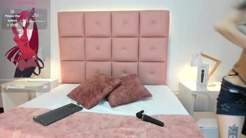 lhiamfitt online show from September 12, 5:37 pm