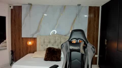 lia_16_ online show from February 24, 11:02 am