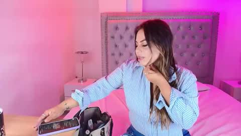 Lia  online show from December 17, 1:01 am