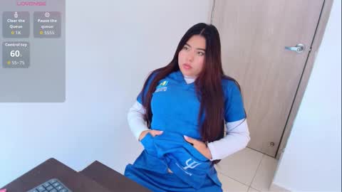 LIA JONSON  online show from October 15, 2:40 pm