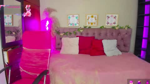 Snapshot of lia_keen chatting on September 23, 8:48 pm lia online show from September 23, 8:48 pm