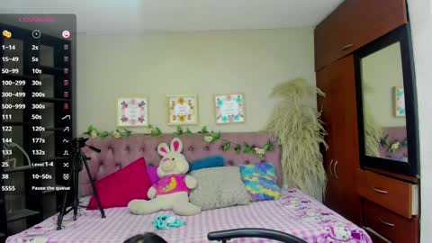 Snapshot of lia_keen chatting on February 4, 7:55 pm lia online show from February 4, 7:55 pm