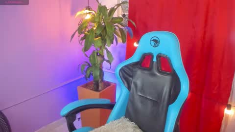 lia_little18 online show from March 23, 9:31 pm