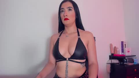 Snapshot of lia_sharlote chatting on February 15, 7:16 am Sharlote online show from February 15, 7:16 am