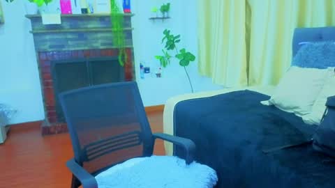    online show from April 4, 1:51 pm