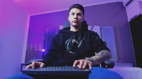 Liam Smith online show from September 25, 12:12 pm