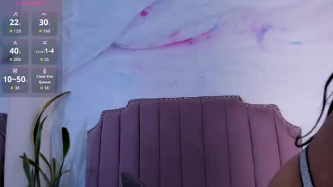 liaguzman online show from October 28, 3:40 am