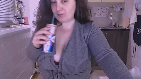 Snapshot of liahsofty chatting on October 11, 12:04 am miss Lia colection for travel online show from October 11, 12:04 am