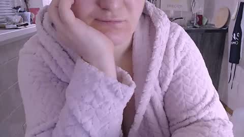 Snapshot of liahsofty chatting on September 28, 10:08 pm miss Lia colection for travel online show from September 28, 10:08 pm