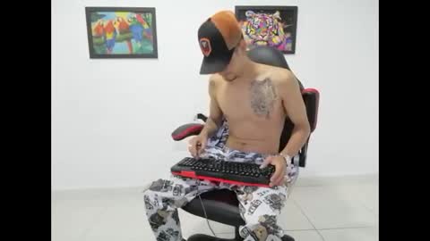 Snapshot of liam_andres12 chatting on October 14, 9:51 pm Andres online show from October 14, 9:51 pm