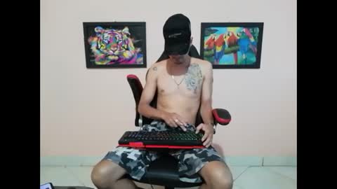 Snapshot of liam_andres12 chatting on October 9, 10:04 pm Andres online show from October 9, 10:04 pm