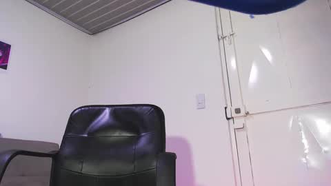 Snapshot of liam_borges chatting on February 19, 10:12 am liam_borges online show from February 19, 10:12 am