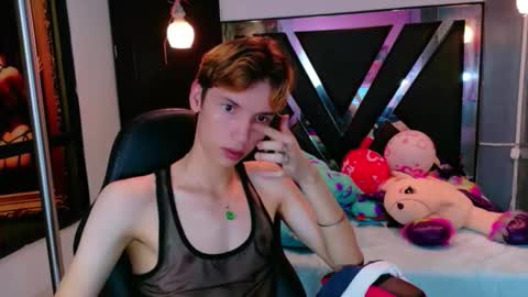 liam_green1 online show from February 17, 1:10 pm