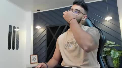 LIAM KLEIN online show from November 2, 2:06 pm