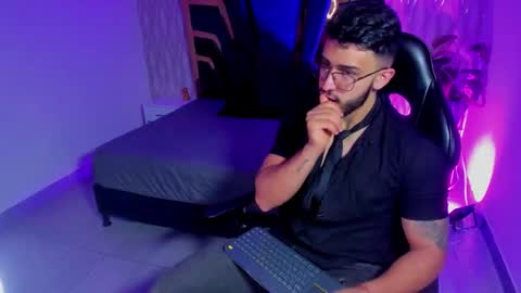 LIAM KLEIN online show from March 6, 11:42 am