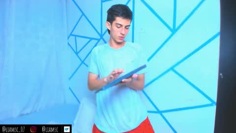 Snapshot of liam_scott77 chatting on October 17, 8:24 pm Liam scott77 online show from October 17, 8:24 pm