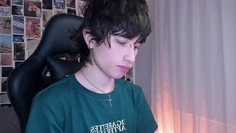 Snapshot of liamelf chatting on January 16, 6:25 am Liam online show from January 16, 6:25 am