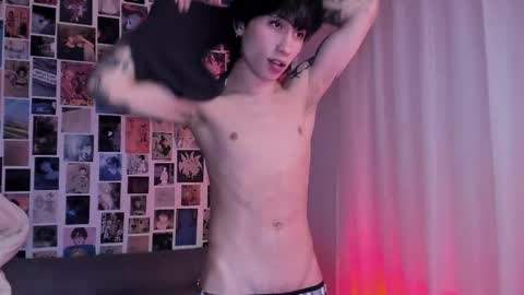 Snapshot of liamelf chatting on February 13, 8:06 am Liam online show from February 13, 8:06 am