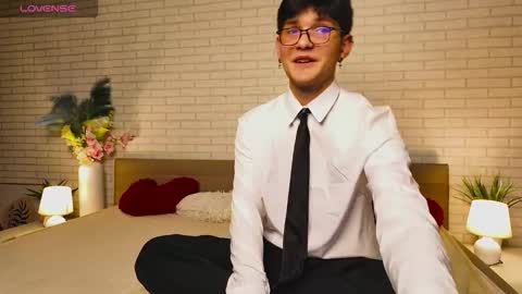 liamrivers online show from November 14, 2:30 pm