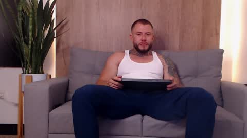 lianjones9 online show from January 26, 4:09 pm