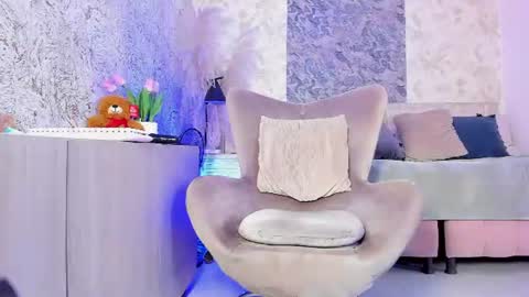 Lian online show from July 13, 6:22 pm