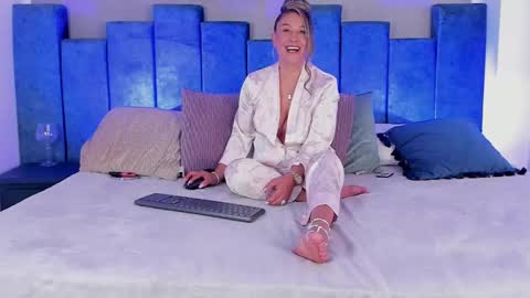 Snapshot of liannaa_ chatting on February 28, 8:18 pm Lian online show from February 28, 8:18 pm