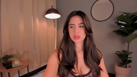 Snapshot of liapearce chatting on December 16, 12:38 pm Lia online show from December 16, 12:38 pm