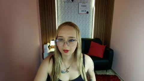 LIA ROBERTS online show from June 22, 1:29 pm