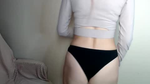 Lia online show from May 13, 4:05 pm