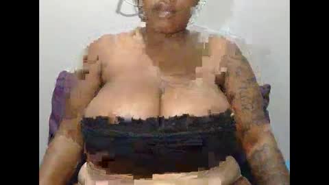 Snapshot of lickabletash98 chatting on February 6, 9:00 am lickabletash98 online show from February 6, 9:00 am